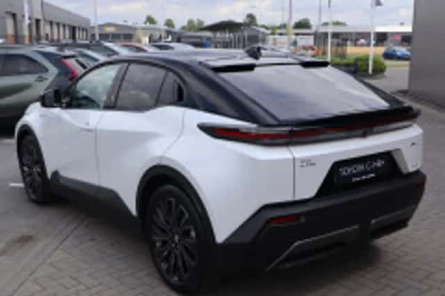 Toyota C-HR (2026) thumbnail 3