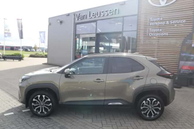 Toyota Yaris Cross (2024) thumbnail 2
