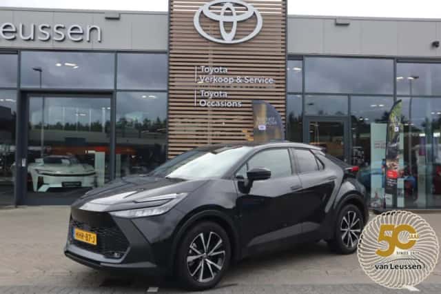 Toyota C-HR (2025) thumbnail 1