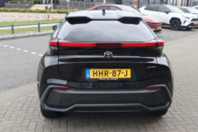 Toyota C-HR (2025) thumbnail 4