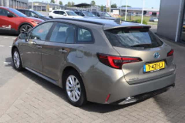 Toyota Corolla (2023) thumbnail 3
