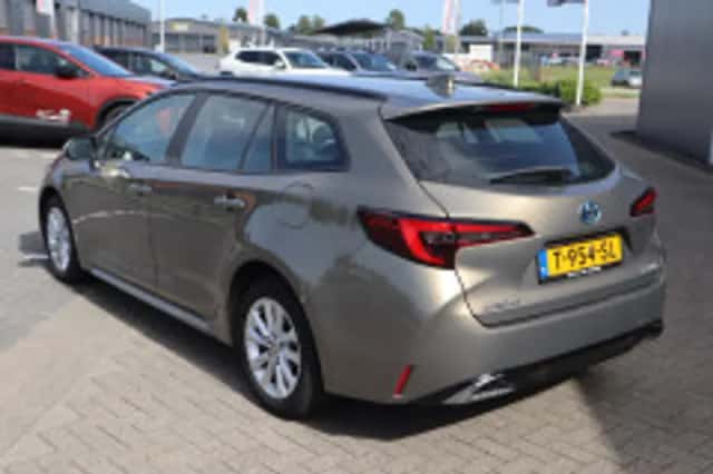 Toyota Corolla (2023) thumbnail 3
