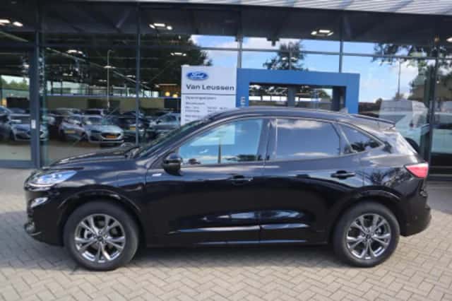 Ford Kuga (2023) thumbnail 2