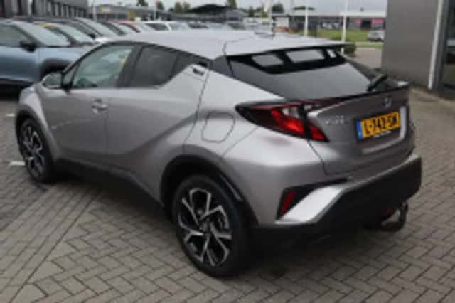 Toyota C-HR (2021) thumbnail 3