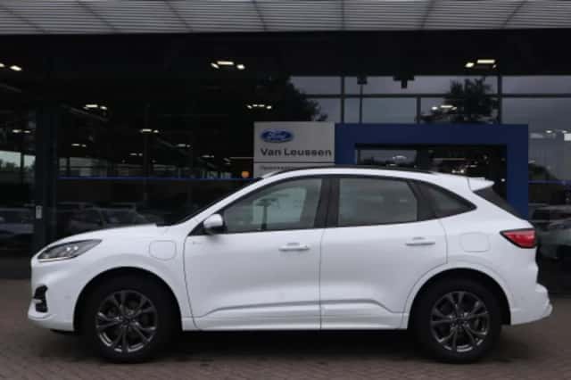 Ford Kuga (2023) thumbnail 2