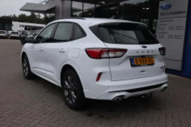 Ford Kuga (2023) thumbnail 3
