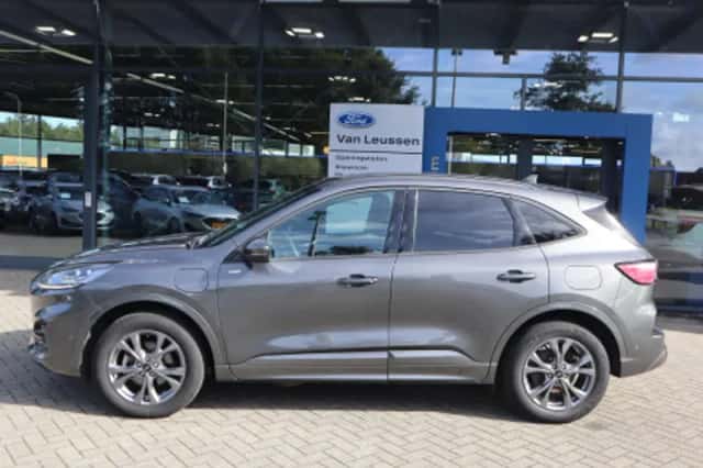 Ford Kuga (2023) thumbnail 2