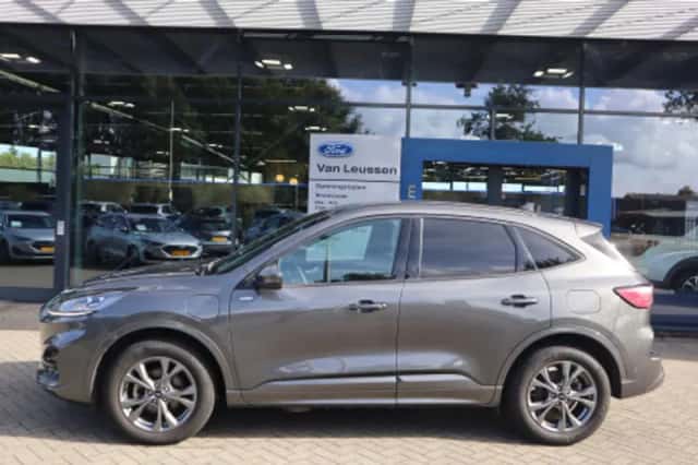 Ford Kuga (2023) thumbnail 2