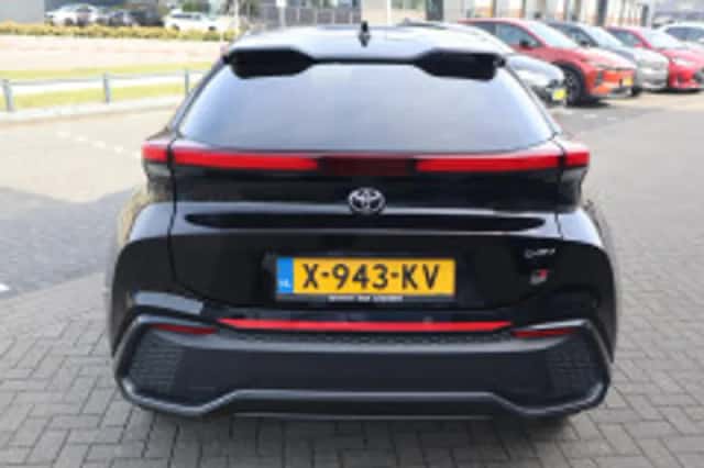 Toyota C-HR (2024) thumbnail 4