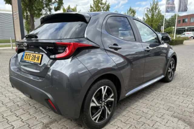 Toyota Yaris (2024) thumbnail 2