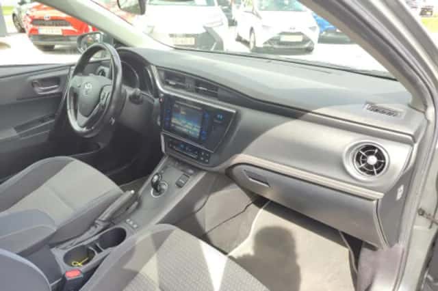 Toyota Auris (2018) thumbnail 2