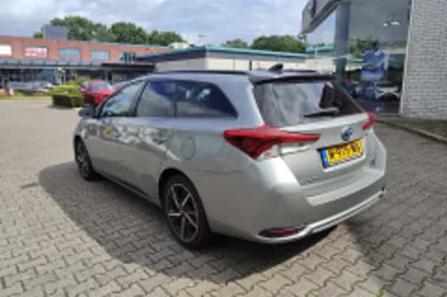 Toyota Auris (2018) thumbnail 3
