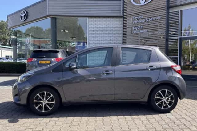Toyota Yaris (2020) thumbnail 2