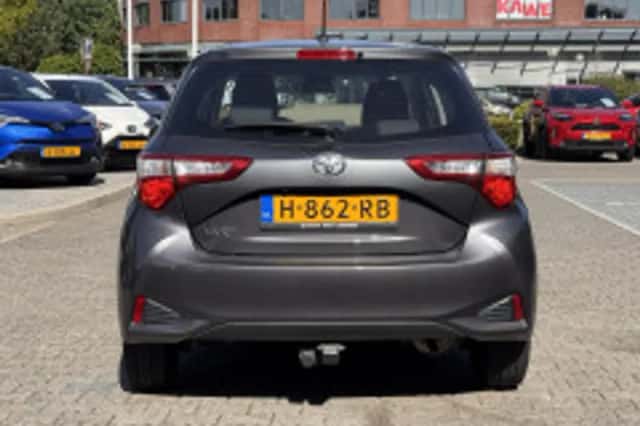 Toyota Yaris (2020) thumbnail 4