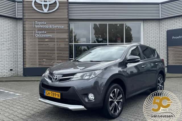 Toyota RAV4 (2015) thumbnail 1