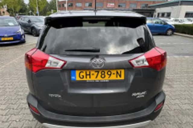 Toyota RAV4 (2015) thumbnail 4
