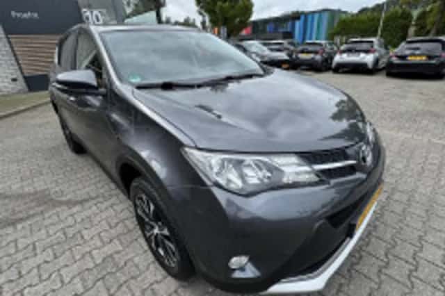 Toyota RAV4 (2015) thumbnail 5