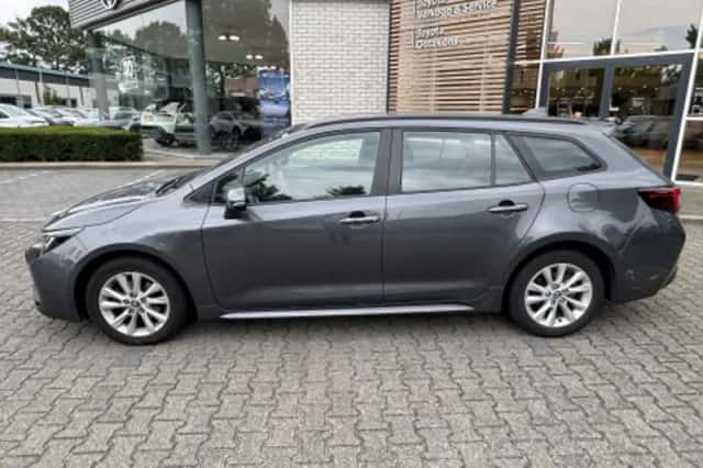 Toyota Corolla (2023) thumbnail 2