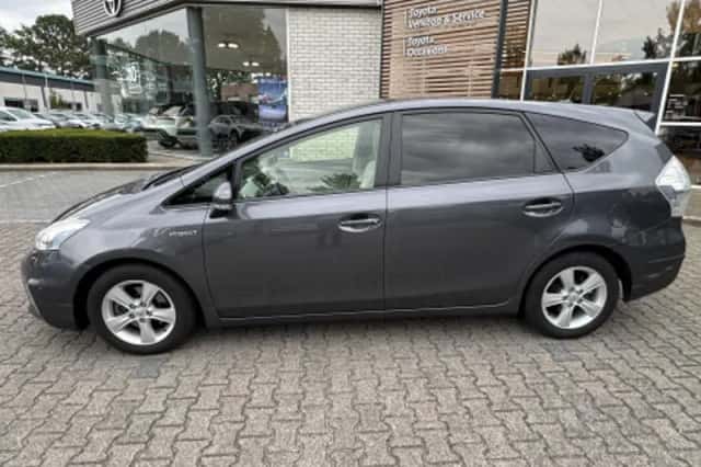 Toyota Prius (2013) thumbnail 2