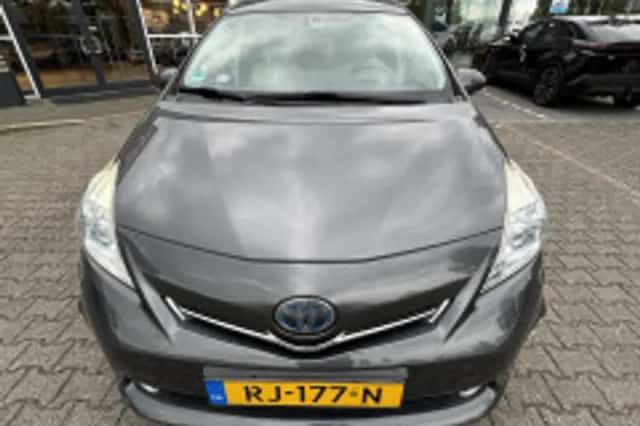 Toyota Prius (2013) thumbnail 6