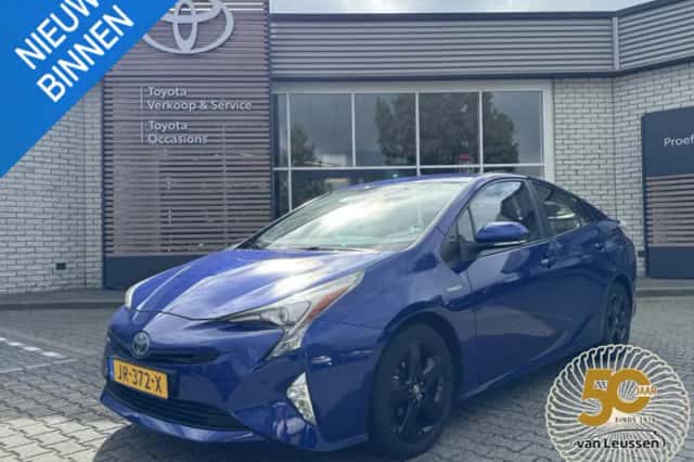 Toyota Prius (2016) thumbnail 1