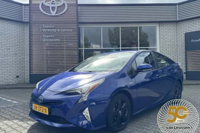 Toyota Prius (2016) thumbnail 1