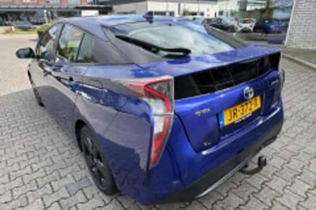 Toyota Prius (2016) thumbnail 5