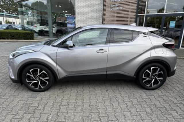 Toyota C-HR (2019) thumbnail 2
