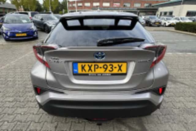 Toyota C-HR (2019) thumbnail 4