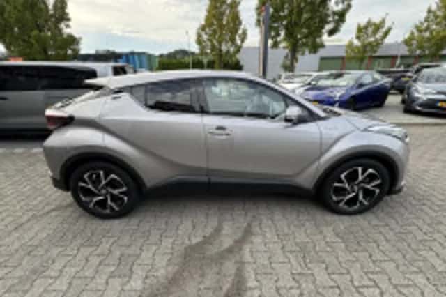 Toyota C-HR (2019) thumbnail 6