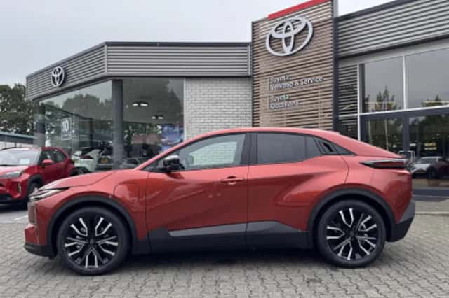 Toyota C-HR (2026) thumbnail 2