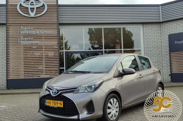 Toyota Yaris (2015) thumbnail 1