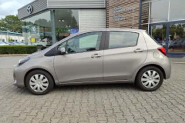Toyota Yaris (2015) thumbnail 6