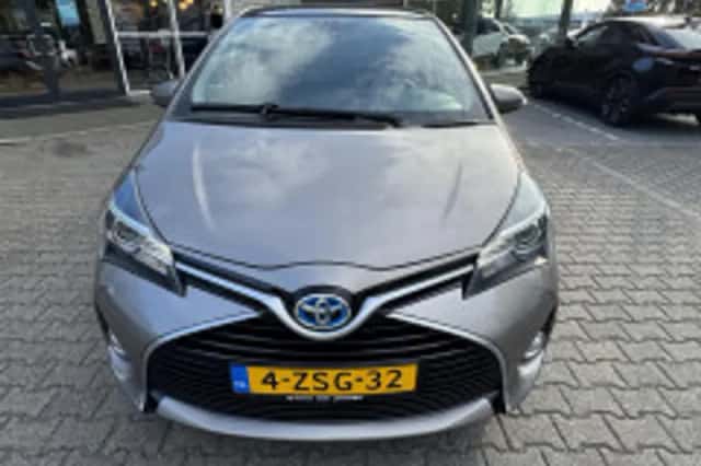 Toyota Yaris (2015) thumbnail 6