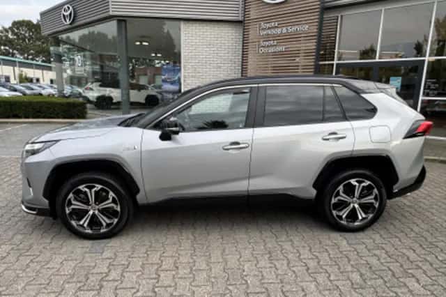 Toyota RAV4 (2024) thumbnail 2