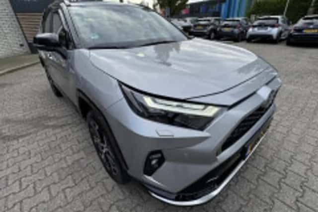 Toyota RAV4 (2024) thumbnail 5