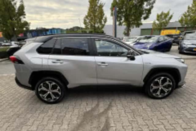Toyota RAV4 (2024) thumbnail 6