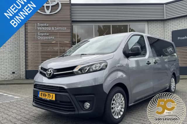 Toyota ProAce Electric Verso (2024) thumbnail 1