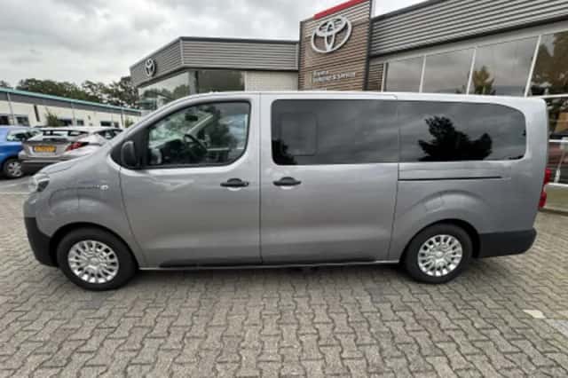 Toyota ProAce Electric Verso (2024) thumbnail 2