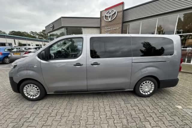Toyota ProAce Electric Verso (2024) thumbnail 2