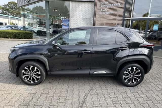 Toyota Yaris Cross (2024) thumbnail 2