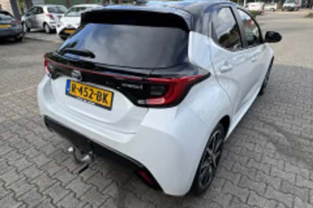 Toyota Yaris (2022) thumbnail 3