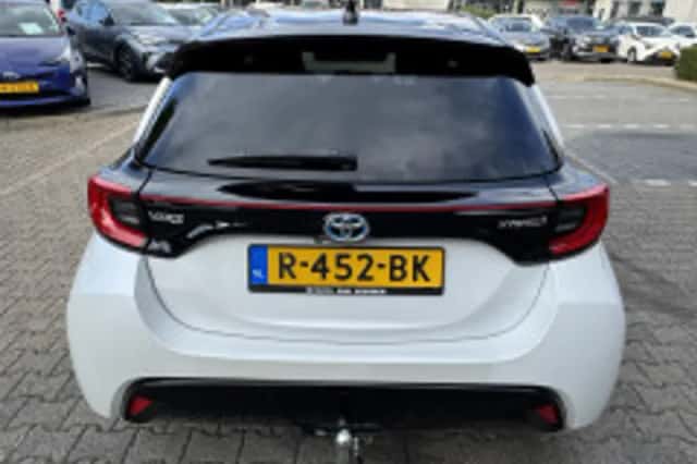 Toyota Yaris (2022) thumbnail 4