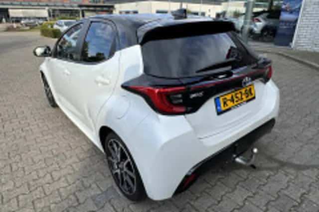 Toyota Yaris (2022) thumbnail 5