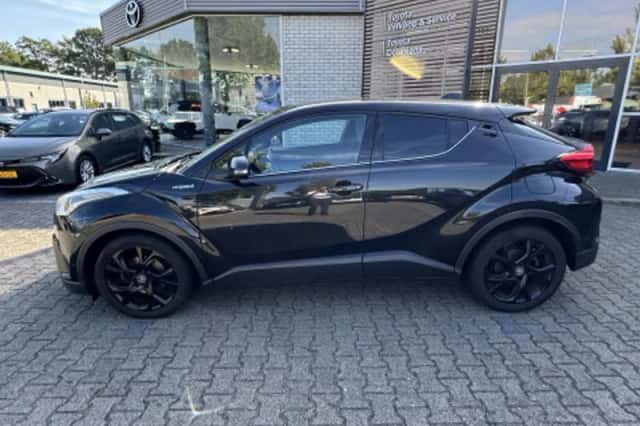 Toyota C-HR (2018) thumbnail 2
