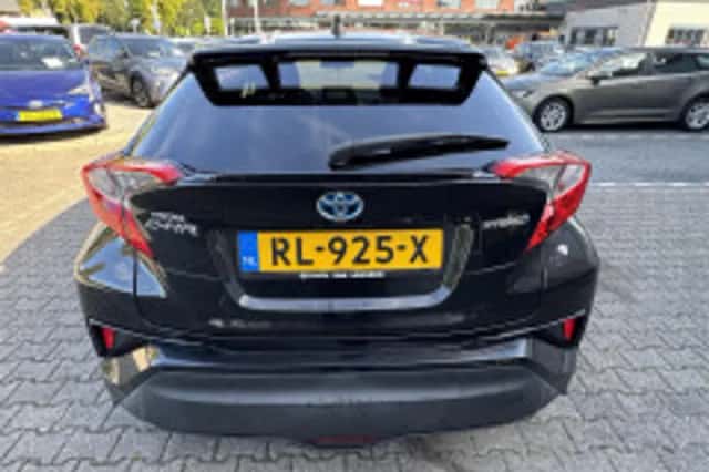 Toyota C-HR (2018) thumbnail 4