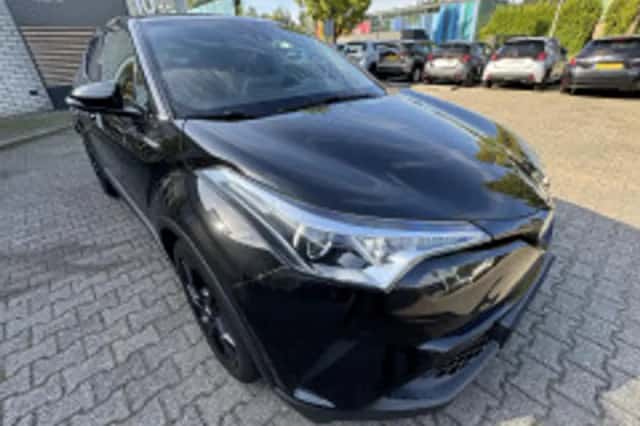 Toyota C-HR (2018) thumbnail 5