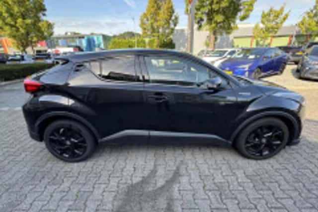 Toyota C-HR (2018) thumbnail 6