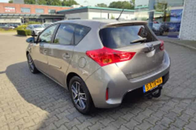 Toyota Auris (2014) thumbnail 4