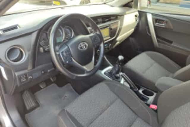 Toyota Auris (2014) thumbnail 5